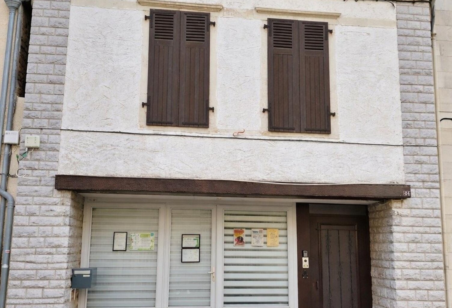 Immeuble à rénover, 230m2, 3 logements et local commercial — photo 1
