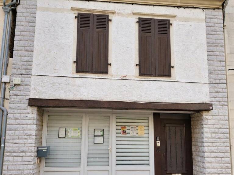 Immeuble à rénover, 230m2, 3 logements et local commercial — photo 1