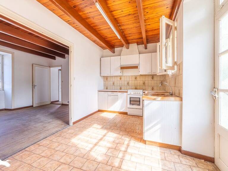 Maison en pierre de 4 pièces principales — photo 1