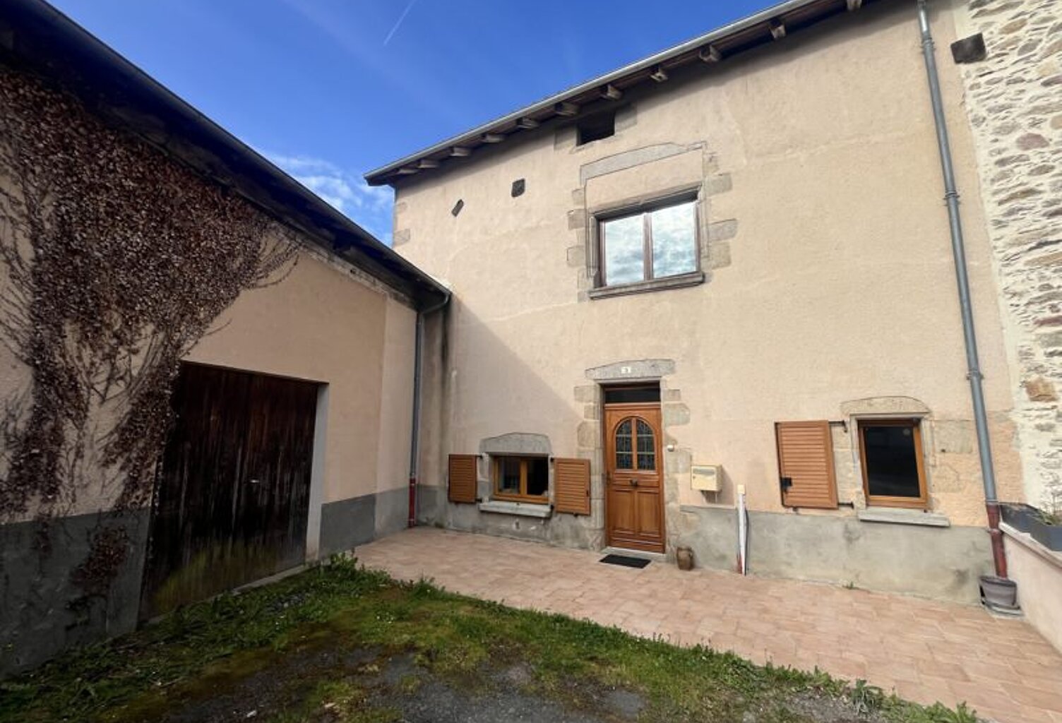 Maison en pierre de 4 pièces principales — photo 1