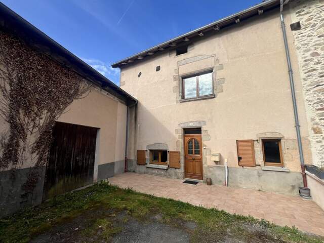 Maison en pierre de 4 pièces principales — photo du bien