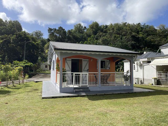 MAISON T2 MEUBLEE LE ROUX GOSIER — photo du bien