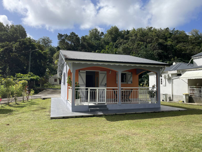 MAISON T2 MEUBLEE LE ROUX GOSIER — photo 1