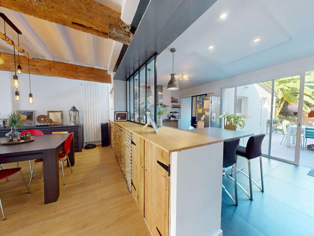 Maison ancienne complètement rénovée de type 6 — photo du bien