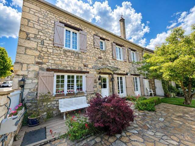 Maison en pierre de 6 pièces principales — photo du bien
