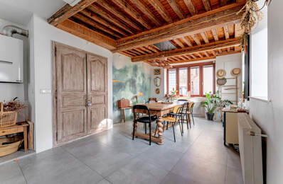 Maison au centre de Neuville sur Saône — photo du bien