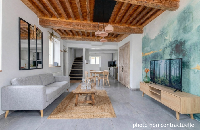 Maison au centre de Neuville sur Saône — photo 2