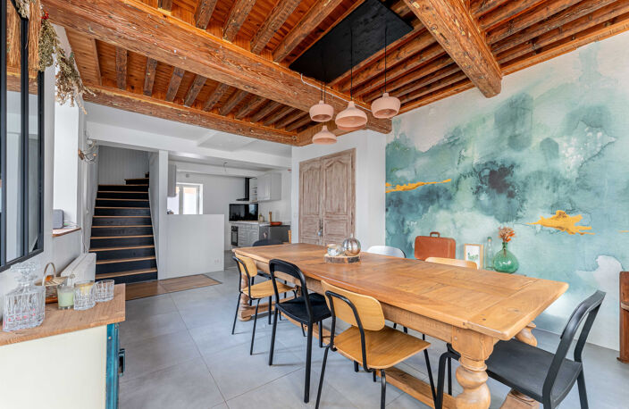 Maison au centre de Neuville sur Saône — photo 3