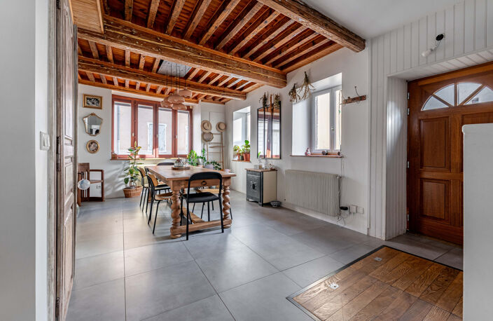 Maison au centre de Neuville sur Saône — photo 4