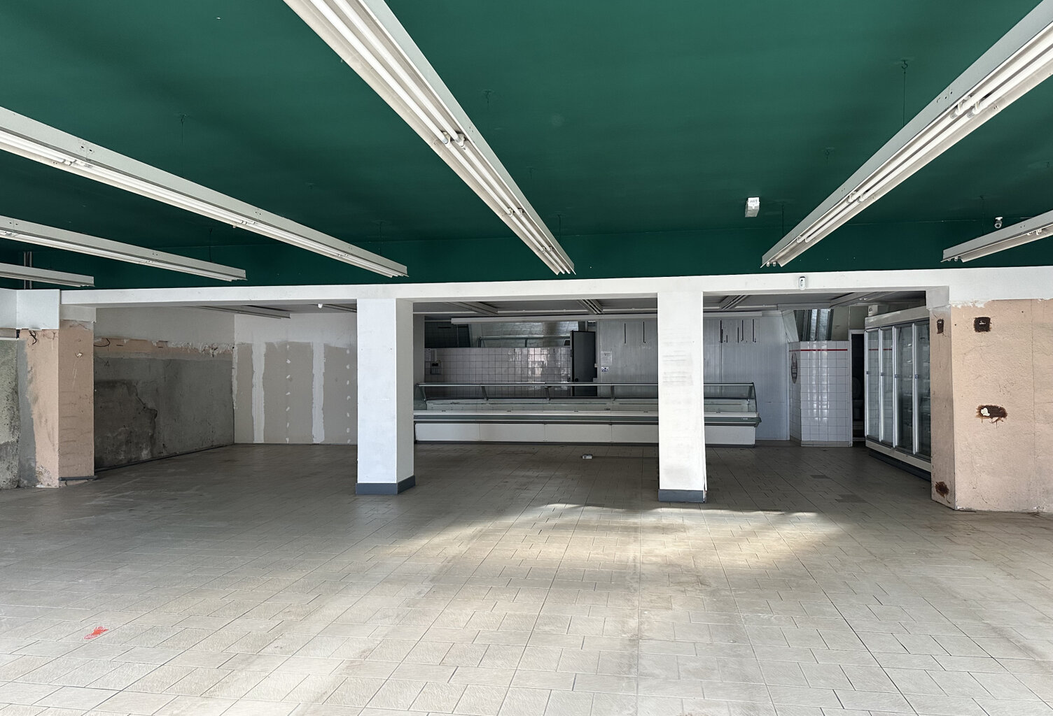BATIMENT AVEC LOCAL COMMERCIAL, APPARTEMENT ET GRENIER AMENA — photo 1