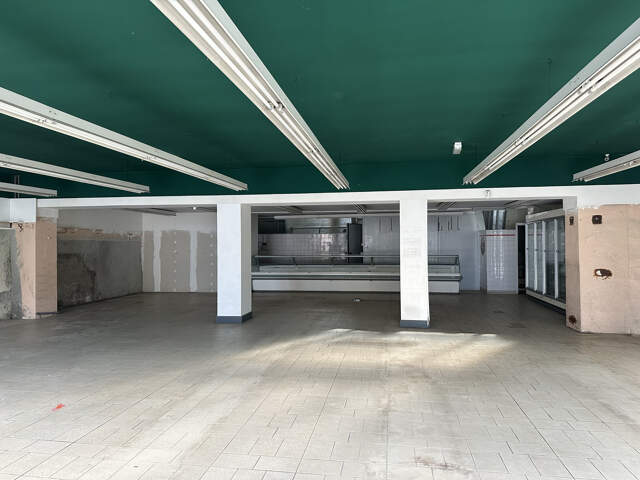 BATIMENT AVEC LOCAL COMMERCIAL, APPARTEMENT ET GRENIER AMENA — photo du bien