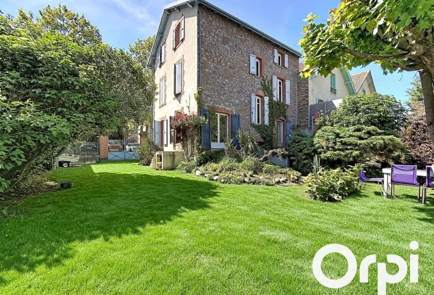 Maison au centre de Massiac — photo 1