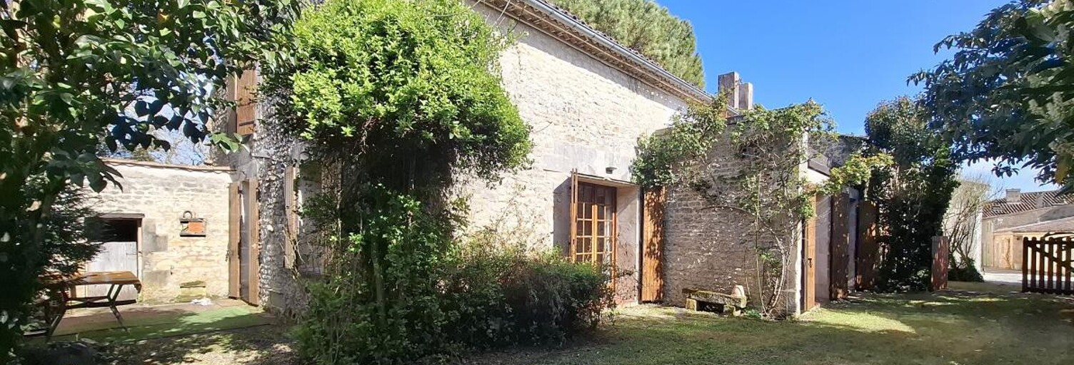 Maison 3 Pièces 151 m² à vendre à Saint-Romain-de-Benet (17600)