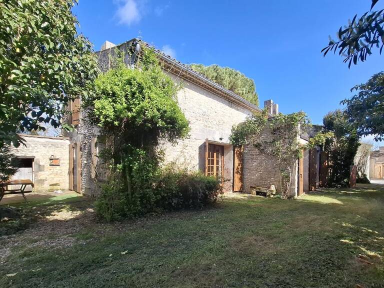 Maison Charentaise - Saint Romain De Benet — photo 1