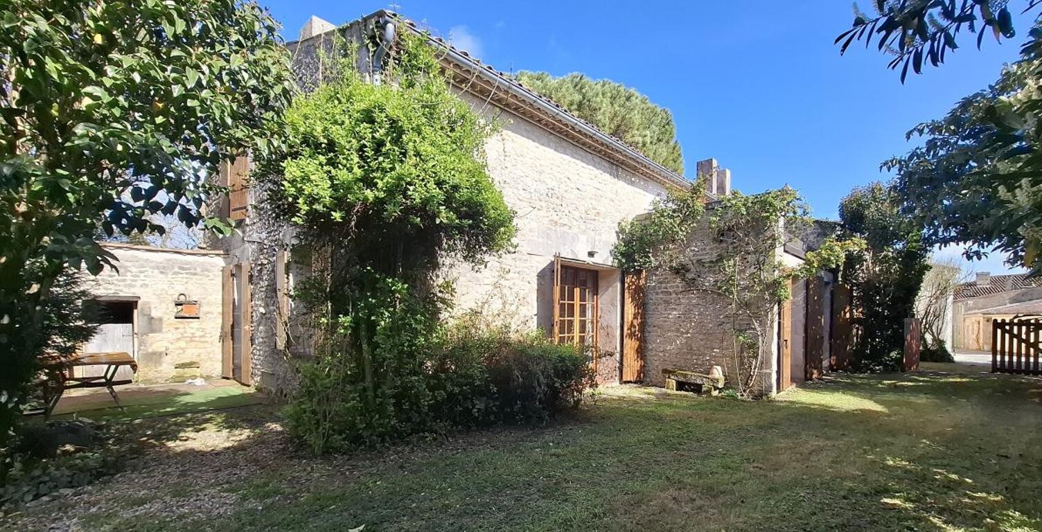 Maison Charentaise - Saint Romain De Benet — photo 1