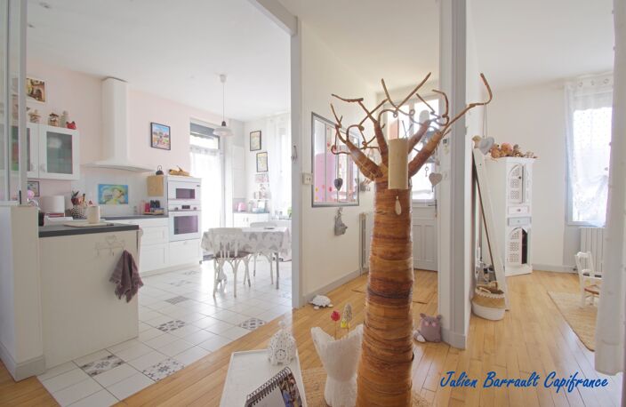 Maison familiale de 148m² avec 5 chambres entièrement rénovée en 2021 sur un terrain clos de 438m² — photo 3