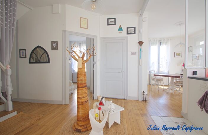 Maison familiale de 148m² avec 5 chambres entièrement rénovée en 2021 sur un terrain clos de 438m² — photo 4