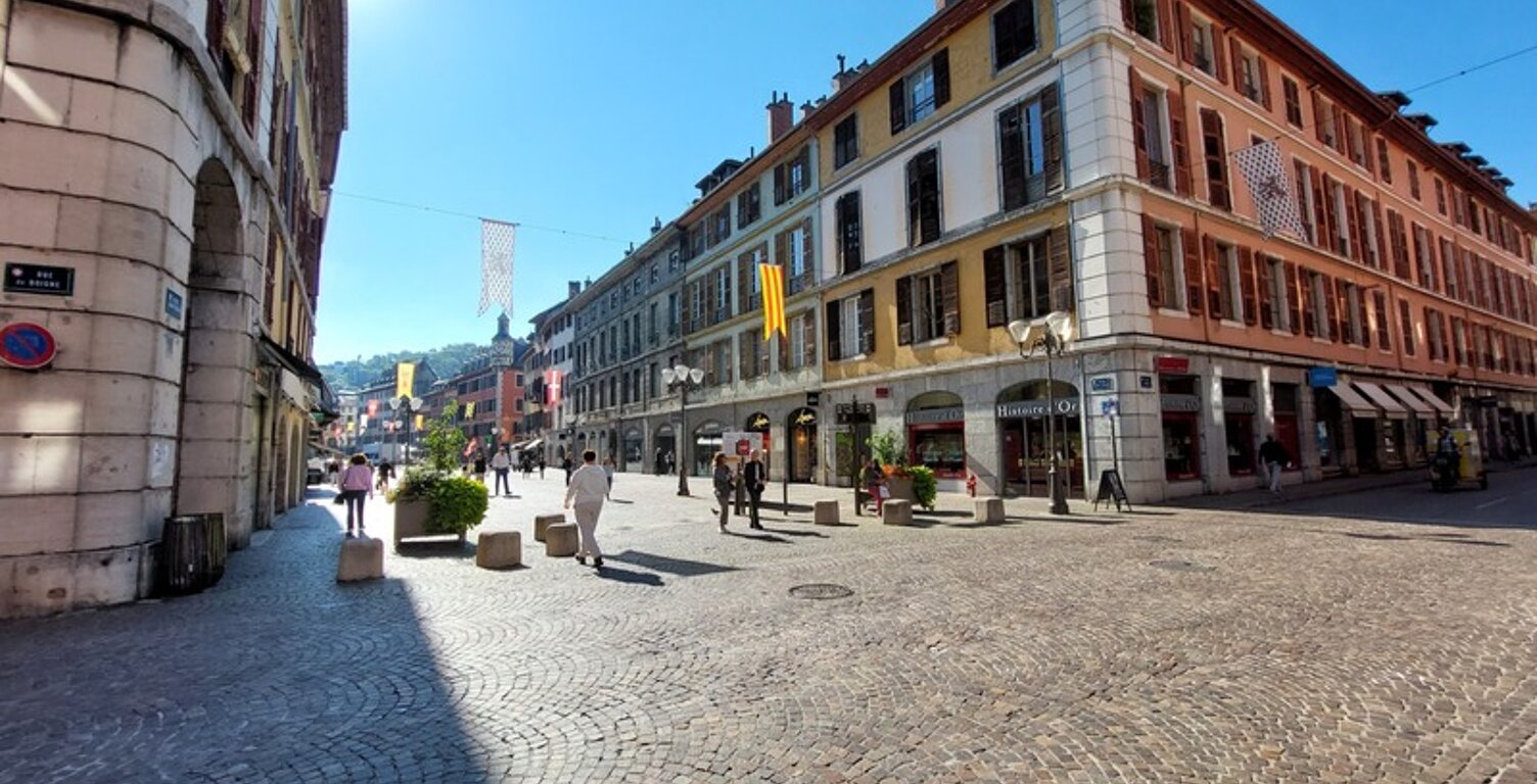 Fonds de commerce Cigarettes Electronique CHAMBERY Intramuros — photo 1