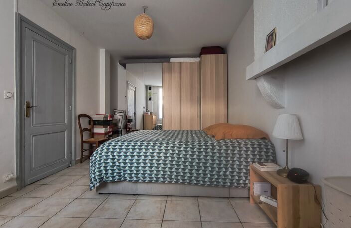 Bordeaux – T3 70 m² + cour + 17 m² de dépendances — photo 4