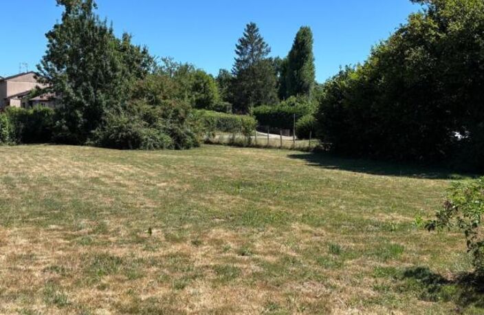 Terrain constructible sur Pont-de-vaux hors lotissement — photo 3