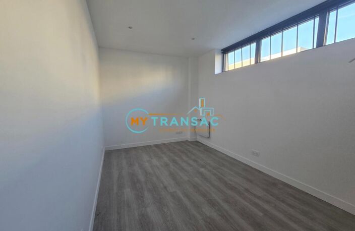 My Transac vous propose à la location un local d'activité et bureaux de 112,60 m² situé à Bussy Saint Georges 77. Accès par porte sectionnelle de plain pied et proche A4 — photo 3