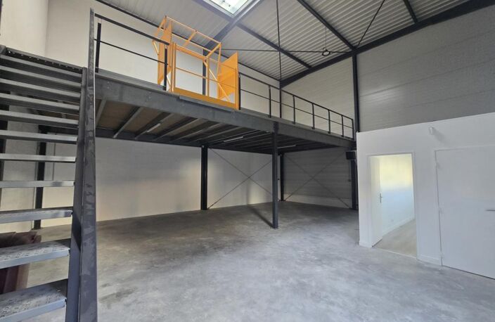 My Transac vous propose à la location un local d'activité et bureaux de 112,60 m² situé à Bussy Saint Georges 77. Accès par porte sectionnelle de plain pied et proche A4 — photo 4