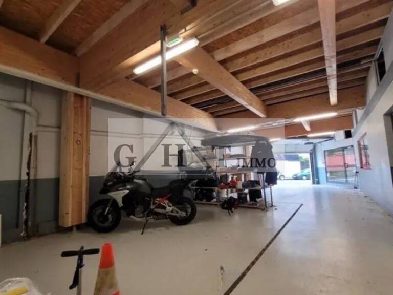 ENTREPÔT-BUREAUX + LOGEMENT À VENDRE DE 812 M2 SUR MONTREUIL ! — photo 1