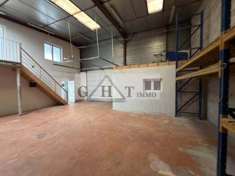 ENTREPOT 200M2 A LOUER LISSES — photo 1