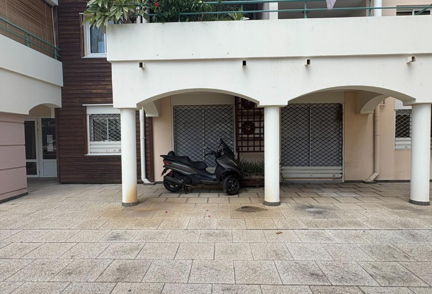 LOCAL COMMERCIAL 120 M² MONT ROQUEFEUILLLE — photo 1