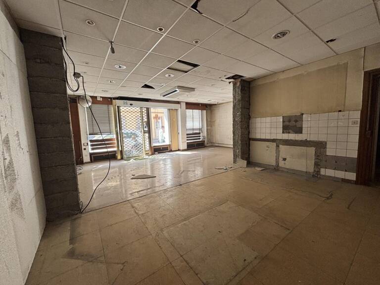 LOCAL COMMERCIAL 90m2— PIED D'IMMEUBLE — RUE POINCARÉ — photo 1