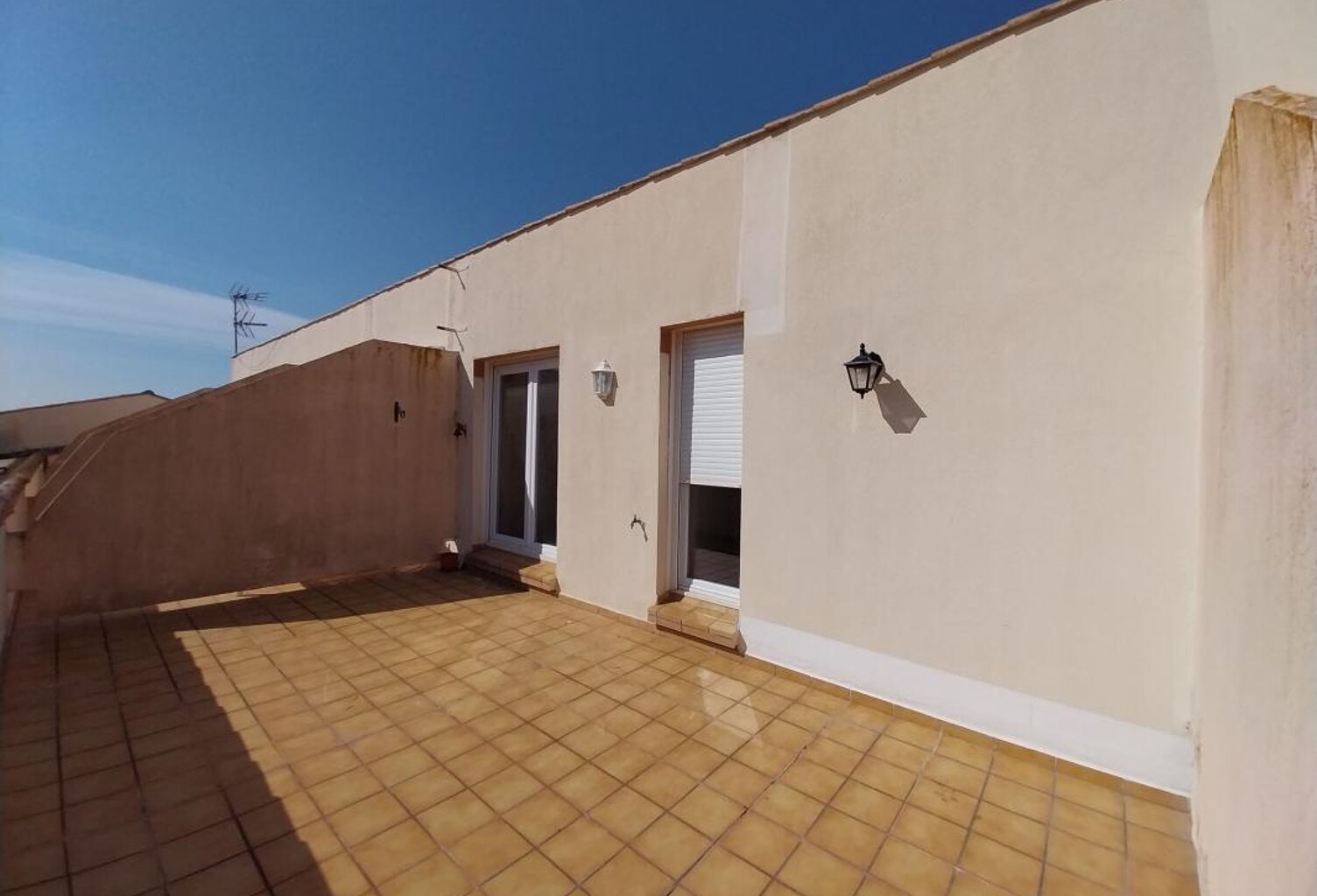 À vendre – Appartement duplex au dernier étage à Marseillan Plage — photo 1
