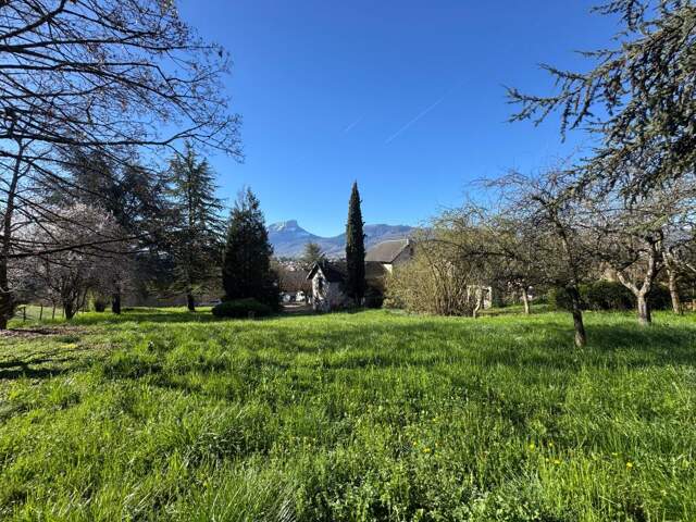 CHALLES-LES-EAUX  - Terrain à bâtir de 944 m² — photo du bien