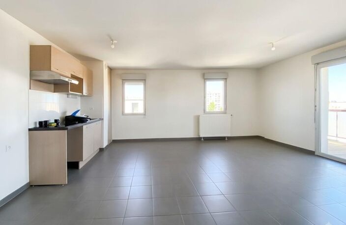 T3 RECENT DERNIER ETAGE TERRASSE PARKING SS PROCHE METRO — photo 3