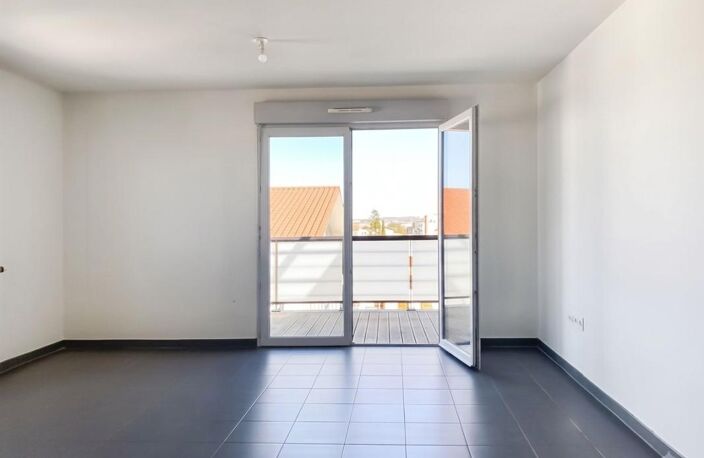 T3 RECENT DERNIER ETAGE TERRASSE PARKING SS PROCHE METRO — photo 4