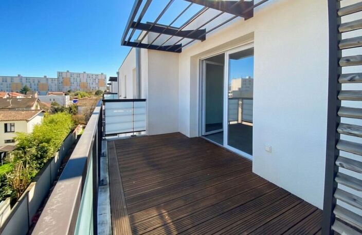 T3 RECENT DERNIER ETAGE TERRASSE PARKING SS PROCHE METRO — photo 5