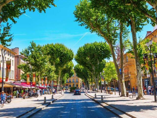Aix En Provence (cours Mirabeau) App 5 pièce(s) 137.95 m2 , terrase de 30,M2  2 stationnement en sous sol — photo du bien