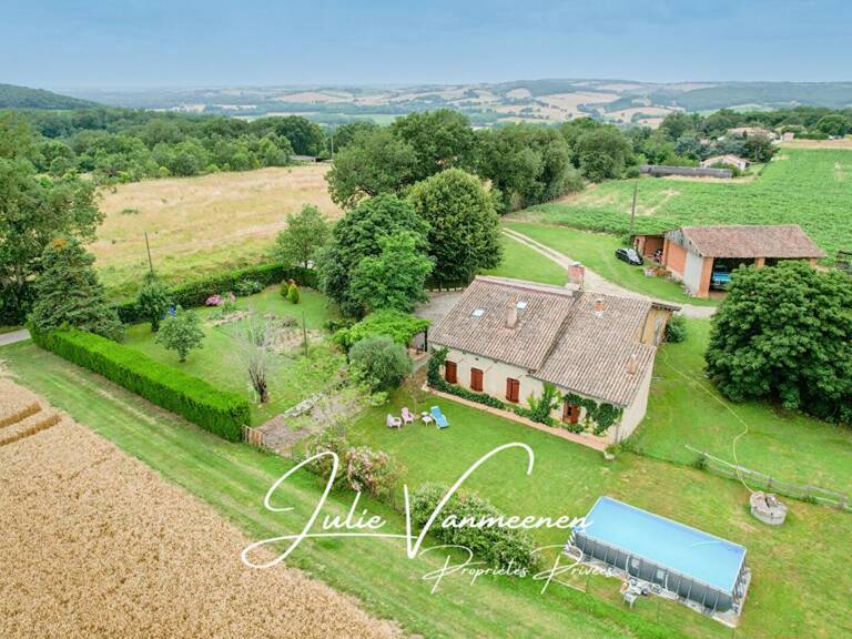 LEVIGNAC (31530) - Ancien corps de ferme de 152m² habitables + 120m² de dépendances sur 2900m² de terrain — photo 1