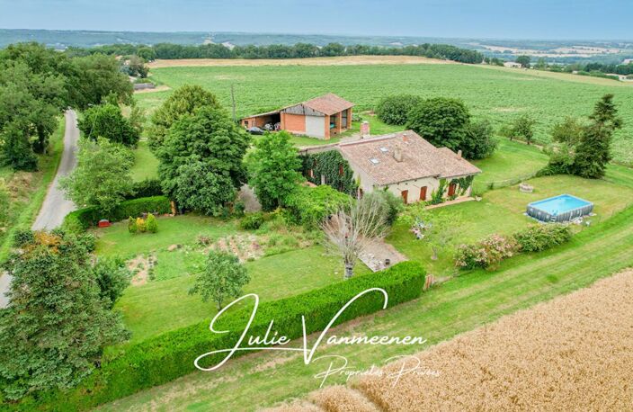 LEVIGNAC (31530) - Ancien corps de ferme de 152m² habitables + 120m² de dépendances sur 2900m² de terrain — photo 2