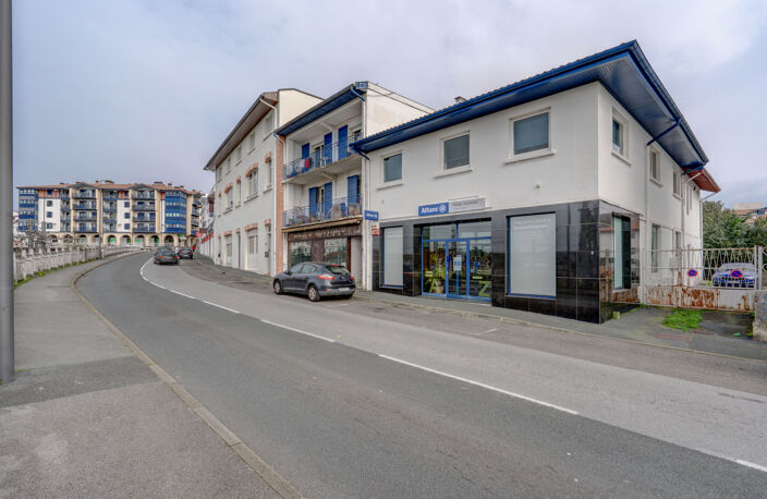 LOCAL COMMERCIAL DE 194M2 RENOVE AU CENTRE VILLE — photo 2