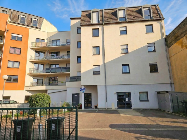 F3 lumineux avec balcon, garage et ascenseur   Résidence sén — photo du bien