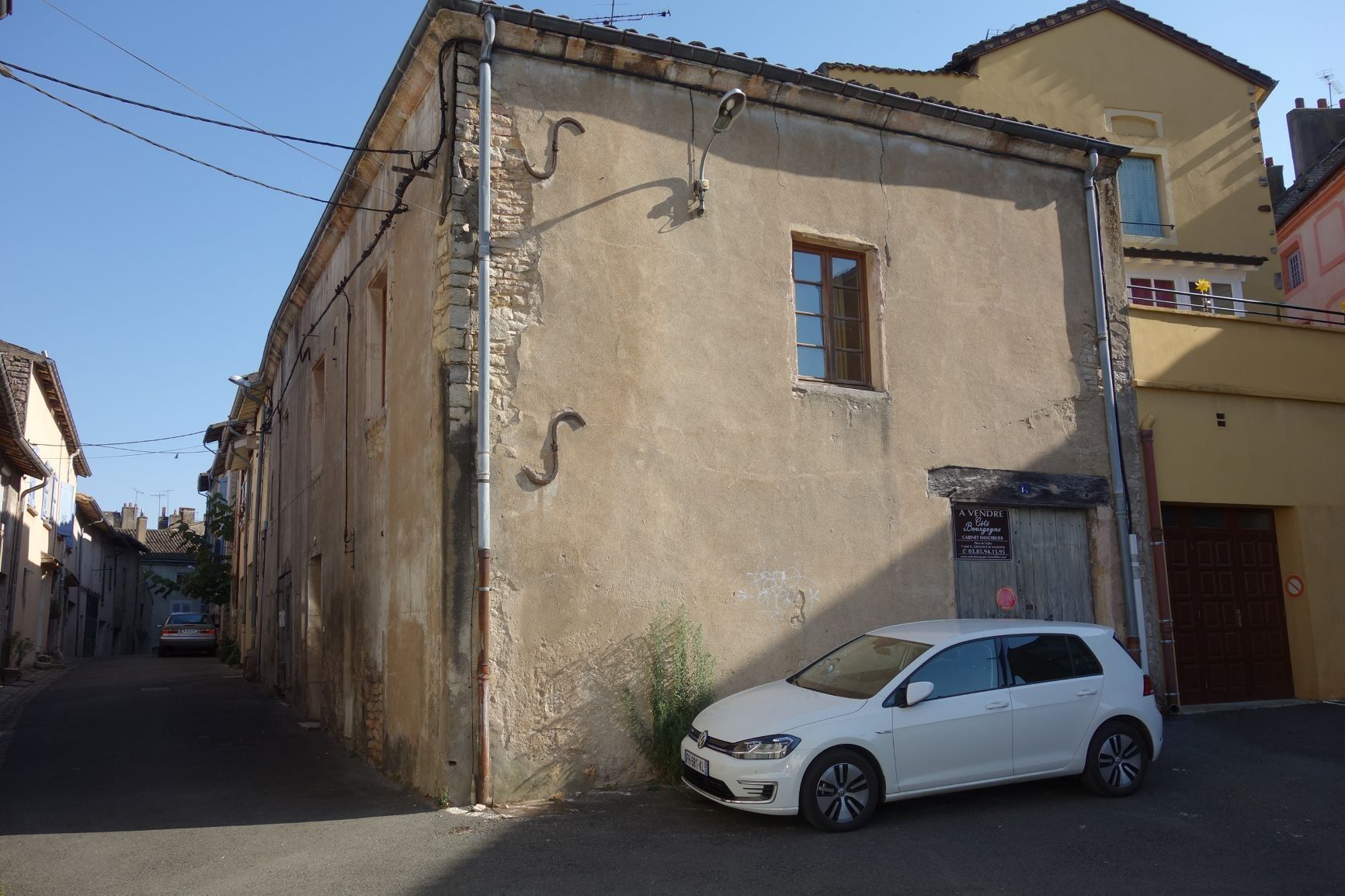 Tournus Centre – Grande maison de ville avec 2 grands garages