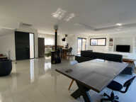 A vendre villa contemporaine 4 faces T5 de 147 m2 avec pisci — photo 4