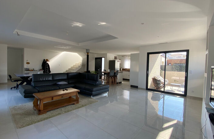 A vendre villa contemporaine 4 faces T5 de 147 m2 avec pisci — photo 5