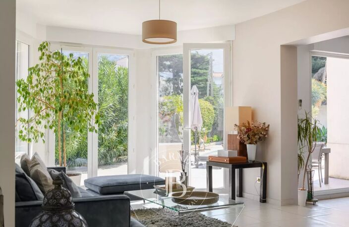 MARSEILLE 8ᵉ – POINTE ROUGE – MAISON FAMILIALE 212 M² – 5 CHAMBR — photo 3