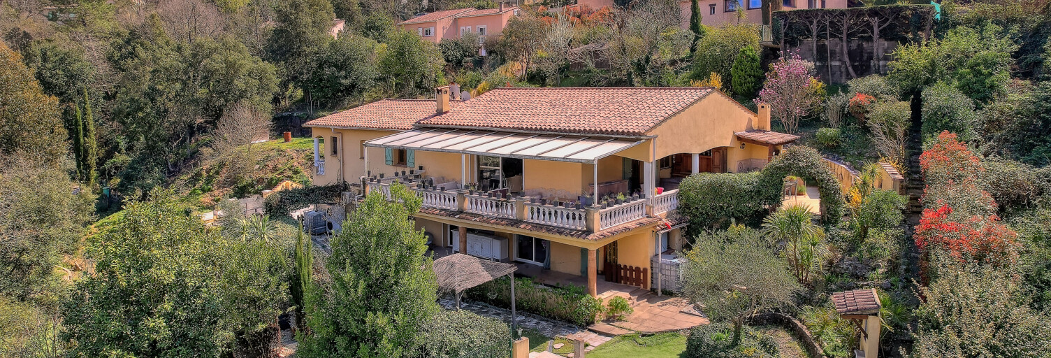 Maison 6 Pièces 237 m² à vendre à Les Adrets-de-l'Estérel (83600)