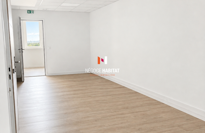 TROIX BUREAUX ENTRE 25M2 ET 30M2 - ST AUNES — photo 4