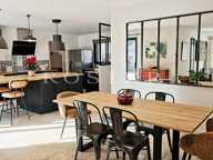 A Gordes, maison en pierre avec piscine et garage dans quartier — photo 3