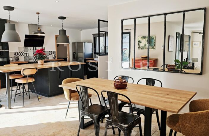A Gordes, maison en pierre avec piscine et garage dans quartier — photo 3