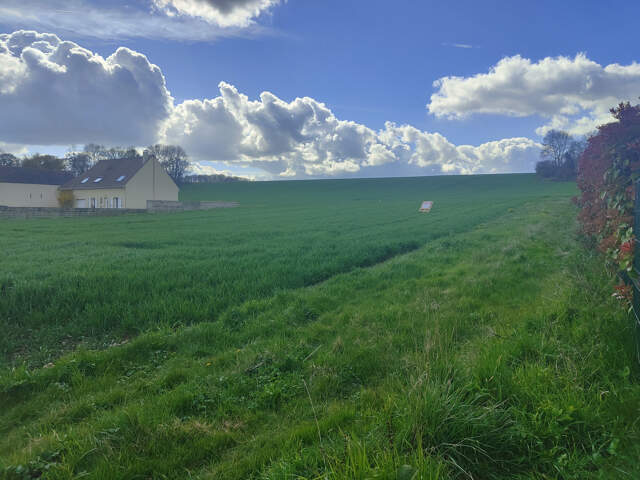 MAGNIFIQUE TERRAIN A BATIR DE 1150 M2  SUR 20 ML DE FACADE A — photo du bien