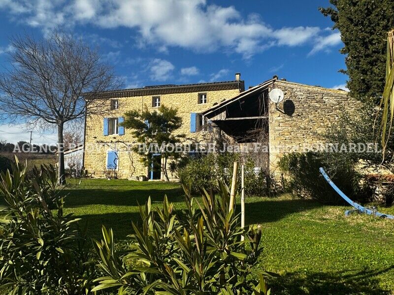 Propri&eacute;t&eacute;  T5 à vendre Taulignan 26770